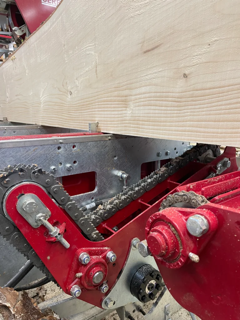 Sciage d'une grume sur la SERRA SX 140